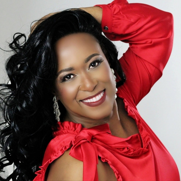 Meet your Posher, Rolanda - Picture 1 of 8